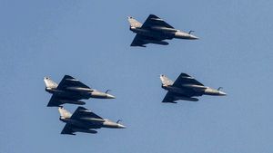 రిపబ్లిక్‌ డే వేడుకల్లో ప్రత్యేక ఆకర్షణగా ‘తేజస్‌'.!! పరేడ్‌లో మరో 51 యుద్ధ విమానాల విన్యాసాలు.!!