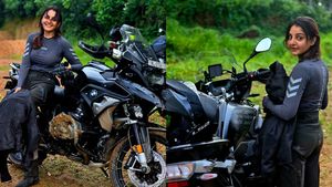 ఖరీదైన అడ్వెంచర్ బైకుపై ప్రముఖ నటి.. ఫోటోలు చూశారా?