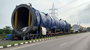 400 చక్రాలు ఉన్న భారీ ట్రక్కు.. ఏడాది దాటినా ఇంకా గమ్యం చేరలేదు.. ఇంతకీ అందులో ఏముందంటే? 