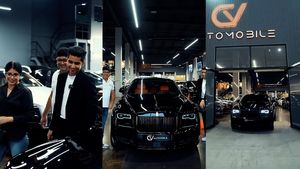 సొంత డబ్బుతో అతిచిన్న వయసులో రోల్స్ రాయిస్ కారు కొన్న యువకుడు.. దీని రేట్ తెలిస్తే నోరెళ్లబెడతారు..! 