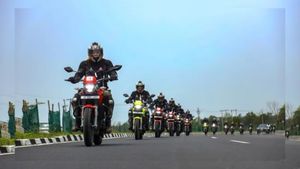 షోరూమ్‌కి వచ్చే ప్రతి ఒక్కరూ ఆ బైక్ కోసమే అడిగారు! గత నెలలో టాప్ సెల్లింగ్ బైక్స్ ఏవో చూసేయండి 