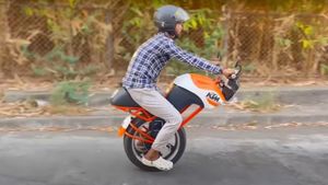 ఒక్క చక్రంతో నడిచే ఎలక్ట్రిక్ బైక్! దీన్ని ప్రశంసించడానికి మాటలు రావడం లేదు.. షాక్‌లో కంపెనీ!