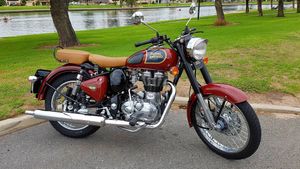 మధ్య తరగతి వాళ్లకు రాయల్ ‘సవారీ’.. అమ్మకాల్లో దూసుకుపోతున్న ఎన్‌ఫీల్డ్ క్లాసిక్ 350 