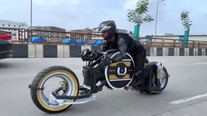 సాధ్యం కాదనుకున్న పనిని సాధించిన యువకుడు.. ఇంట్లోనే నిర్మించిన అద్భుత బైక్! 