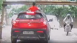  సన్‌రూఫ్‌లో సరదాగా బయటకి చూస్తే ప్రాణాలకే ప్రమాదం.. బెంగళూరులో జరిగిన ఘటనతో షాకైన నెటిజన్లు!