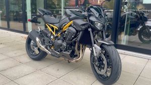 లుక్స్ తో అదరగొట్టి.. పవర్‌తో పిచ్చెక్కిస్తుంది.. కారు రేంజ్ ధరతో కవాసకి బైక్.. స్పీడ్ లవర్స్‎కు పండుగే