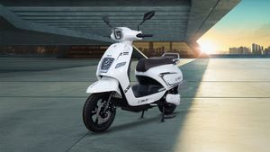 స్మార్ట్ ఫోన్ కంటే తక్కువ ధరకే ఎలక్ట్రిక్ స్కూటర్.. ఏకంగా 90కిమీ రేంజ్.. అదిరిపోయే ఫీచర్లు