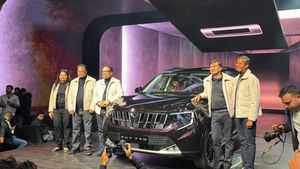 మహీంద్రా ఫీచర్ల సునామీ..గుంతల రోడ్ల మీద కూడా గాలిలో తేలినట్టు వెళ్లొచ్చు..XUV 7XO చూస్తే వావ్ అనాల్సిందే