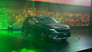 నిన్ననే అదిరిపోయే కారు లాంచ్ అయింది..రోడ్డు మీద వెళ్తుంటే అందరూ ఆగి చూడాల్సిందే 