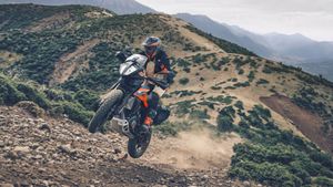 లాంగ్ రైడ్ ప్లాన్ చేస్తున్నారా? మీ ప్రయాణాన్ని మధుర జ్ఞాపకంగా మార్చే టాప్ 5 క్రేజీ బైక్స్ ఇవే 