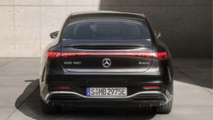 సింగిల్ ఛార్జ్‎తో 926 కిమీ..ఒక్కసారి ఛార్జింగ్ పెడితే వారమంతా నో టెన్షన్.. ఈ కారును మించింది లేదు