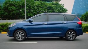 బస్సులు, రైళ్లను మర్చిపోయేలా చేస్తున్న కారు.. 26 కి.మీ మైలేజ్! రెండు కుటుంబాలకు సరిపోద్ది 