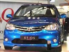 टोयोटा की छोट कार इटियॉस लिवा अप्रैल में होगी लॉन्‍च