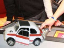 इदाहो में छठवी के छात्र बना रहे है कार मॉडल