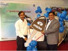 टाटा डिलाईट के प्रथम विजेता को मिली टाटा नैनो