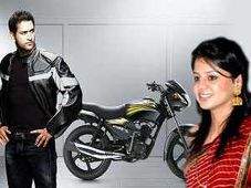 टीवीएस के विज्ञापन में पहली बार धोनी और साक्षी का रंग