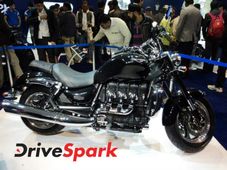 ट्रॉयम्‍प की 22 लाख की बाइक रॉकेट ट्रीपल