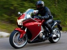 बजाज को पछ़ाड होंडा बनी 'हीरो'