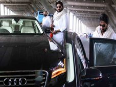 अभिषेक ने बेटी बी के लिए खरीदी ऑडी ए8, कीमत 1.5 करोड़ रूपये