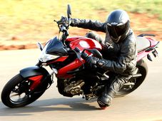 बजाज पल्‍सर 200 एनएस की डिलीवरी शुरू