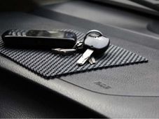 बहुउपयोगी एंटी स्‍लीप डैशबोर्ड मैट