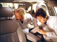 इस प्रकार रखें कार को गंध से दूर