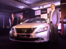 टोयोटा ने पेश किया कैमरी का नया अवतार, कीमत 23.8 लाख रुपये