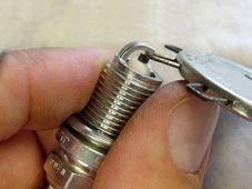 प्‍लग के गैप को चेक करें, ग्रीसिंग करें