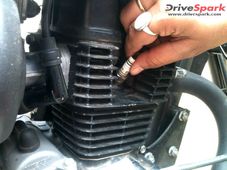 स्‍पार्क प्‍लग को दोबारा लगायें