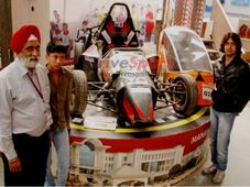 हरियाणा के छात्रों ने पेश की एफ1 कार, प्रगति मैदान में मची धूम