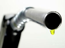 पेट्रोल की कीमत में 3 रुपये की गिरावट