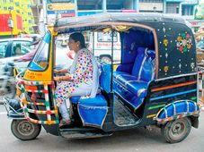 बिहार में 18 महिलायें चलायेंगी ऑटो रिक्‍शा