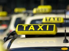 केरल में अब महिला ही महिलाओं के लिये टैक्‍सी चलायेंगी