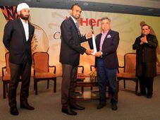 हीरो ने किया हॉकी के नायकों का सम्‍मान