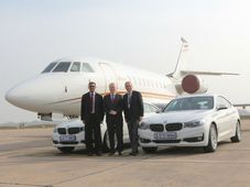 दिल्ली अंतरराष्ट्रीय हवाई अड्डे पर वीआईपी लोगों के लिए बीएमडब्ल्यू जैसे लक्ज़री वाहन