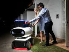 अनोखा रोबोट : डॉमिनोज लाया दुनिया का पहला रोबोट जो पिज्‍जा डिलीवरी के साथ पैसे भी लेगा ! 