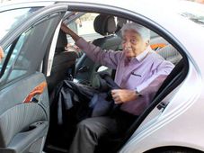 PICS : जानिए विप्रो के मालिक अजीम प्रेमजी के कार कलेक्शन के बारे में 