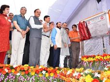 दिल्‍ली-आगरा के बीच दौड़ी भारत की सबसे तेज ट्रेन गतिमान एक्‍सप्रेस, शताब्‍दी से भी महंगा है किराय