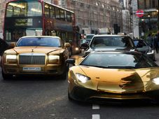 करोड़ों की गोल्‍डन कारें प्‍लेन से मंगाकर लंदन घूमने निकला सऊदी का यह रईसजादा ! 