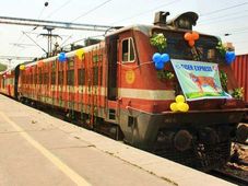 इस नई स्‍पेशल टाइगर एक्सप्रेस की तस्वीरें देख आप भी अगली बार इसी में करना चाहेंगे सफर 