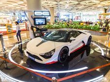 कस्टमाइज़्ड कारों के बादशाह की कंपनी डीसी डिज़ायन्स ने मुंबई एयरपोर्ट पर खोला नया शोरूम