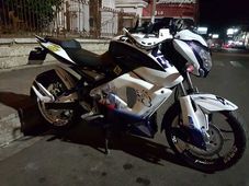 VIDEO: मोडिफाई होने के बाद कुछ ऐसे दिख रही है पल्सर 200NS