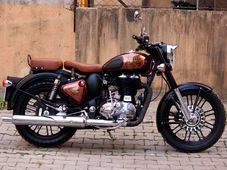 मोडिफाई होने के बाद और भी शानदार हो गई है Royal Enfield क्लासिक 500
