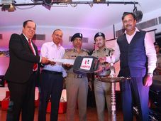 यूपी पुलिस का पार्टनर बना हीरो मोटोकार्प, सौपें 50 पेट्रोलिंग बाइक