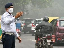 राजधानी दिल्ली में फिर से होगी ऑड-ईवन की वापसी, टू व्हीलर्स को मिलेगी छूट