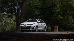 टोयोटा यारिस CVT रिव्यू — अत्याधुनिक फीचर्स से लैस शानदार सिडैन कार