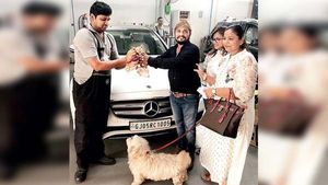 बिल्ली की जान बचाने के लिए इस व्यापारी ने अपनी मर्सिडीज को दांव पर लगा डाला