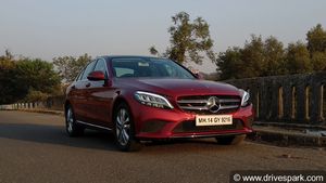 मर्सिडीज-बेंज C220D रिव्यू — जानिए कितना बेहतर है नया फेसलिफ्ट मॉडल?