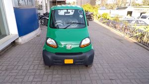 बजाज क्यूट पहुँच रही डीलरशिप स्टोर सामने आई तस्वीरें