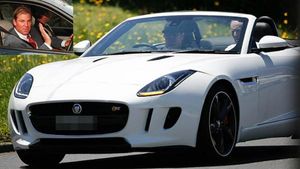 शेन वाॅर्न पर लगा 1.6 लाख रुपयें का ट्रैफिक जुर्माना, एक साल तक ड्राइविंग पर भी प्रतिबंध